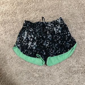 Lululemon choose a side shorts